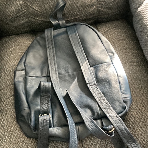 Back pack - Picture 3 of 3